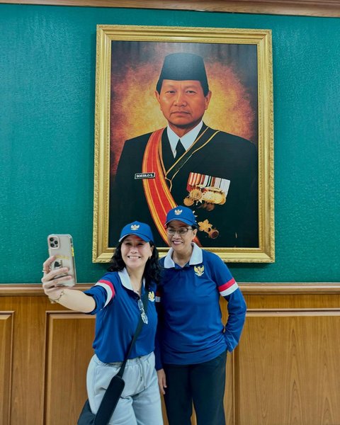 Gaya Kece Veronica Tan Foto Bareng Sri Mulyani di Akmil