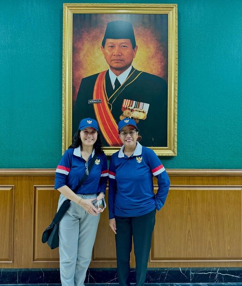 Gaya Kece Veronica Tan Foto Bareng Sri Mulyani di Akmil