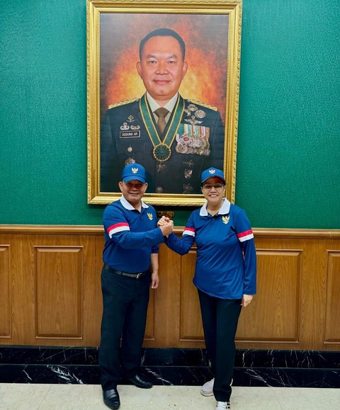Gaya Kece Veronica Tan Foto Bareng Sri Mulyani di Akmil