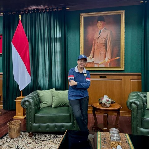 Gaya Kece Veronica Tan Foto Bareng Sri Mulyani di Akmil