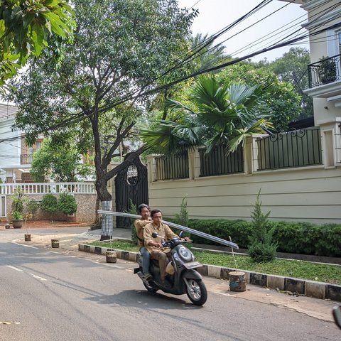 Penampakan Rumah 'Gedongan' Zarof Ricar di Jaksel, Eks Pejabat MA Simpan Duit Suap Rp1 T & Emas 51 Kg Kasus Ronald Tannur