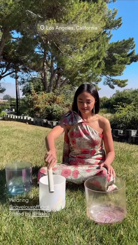 Marshanda baru-baru ini menjalani pelatihan crystal alchemy di Amerika Serikat, khususnya untuk mendalami sound healing.