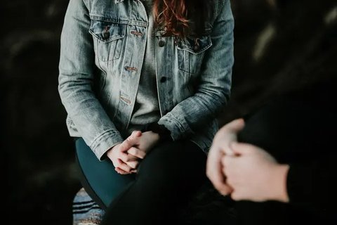 Selain dampak psikologis, orangtua bekerja memiliki dampak positif dan negatif lain yang mungkin dirasakan oleh anak. (Foto: Pexels.com/Ketut Subiyanto)