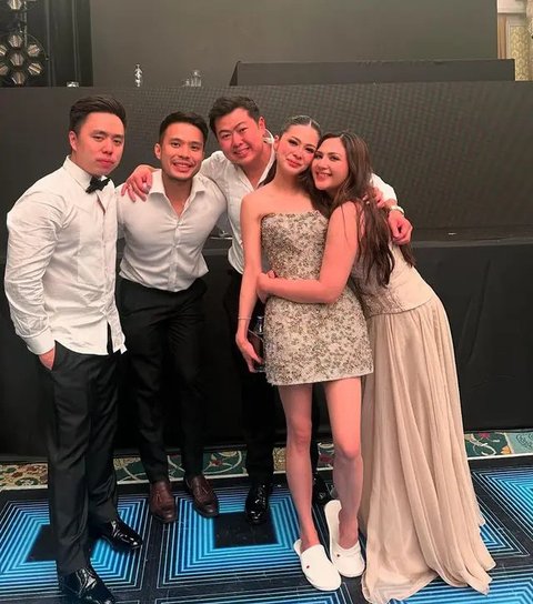 Penampilan Jessica Mila dan Yakup Hasibuan kondangan ke Turki. (sumber: Instagram/jscmila)