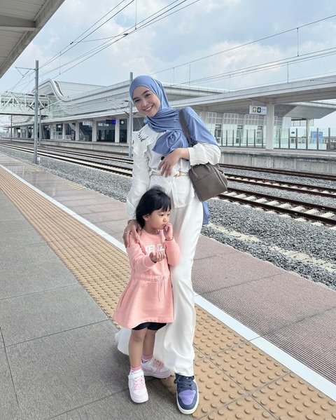 Tentu saja, semua usaha ini dilakukan Ria Ricis demi kebaikan anaknya, karena Moana adalah satu-satunya putri yang sangat ia cintai, dan menjadi single parent bukanlah hal yang mudah.<br>