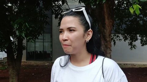 Dinda Kanya Dewi mengungkapkan bahwa fokusnya saat ini adalah menjalani hidup bahagia sesuai dengan jalurnya sendiri, percaya bahwa kenyamanan dan kedamaian jauh lebih penting daripada terburu-buru dalam urusan asmara.<br><br>