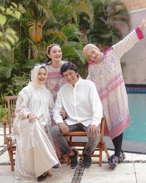 Dekat Banget, Intip Potret Kenangan Marissa Haque bersama Kedua Anaknya