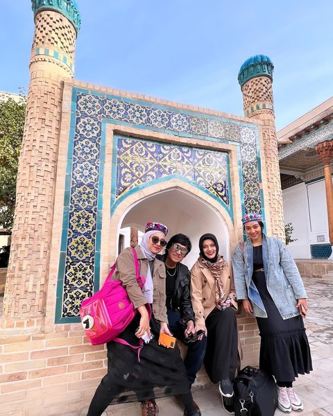 Dekat Banget, Intip Potret Kenangan Marissa Haque bersama Kedua Anaknya