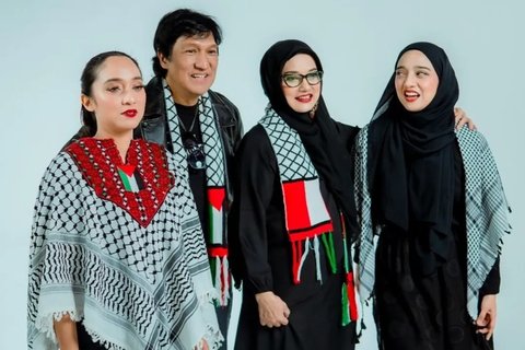 Dekat Banget, Intip Potret Kenangan Marissa Haque bersama Kedua Anaknya