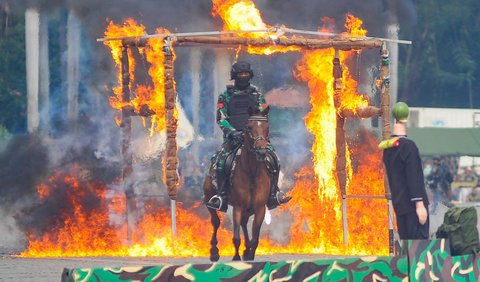 FOTO: Gagahnya Tentara Berkuda dan Pasukan Pengamanan VVIP Pamer Kekuatan Saat Geladi Bersih HUT ke-79 TNI