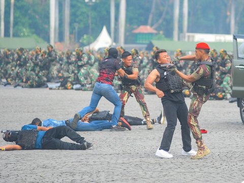 FOTO: Gagahnya Tentara Berkuda dan Pasukan Pengamanan VVIP Pamer Kekuatan Saat Geladi Bersih HUT ke-79 TNI