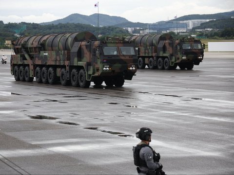 FOTO: Ngerinya Rudal Monster Korea Selatan Pertama Kali Muncul ke Publik, Punya Hulu Ledak 8 Ton