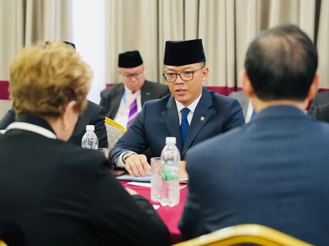 Presiden Rusia Vladimir Putin, Presiden China Xi Jinping, Menteri Luar Negeri Republik Indonesia Sugiono dan sejumlah pemimpin negara/utusan khusus berpose saat menghadiri KTT BR