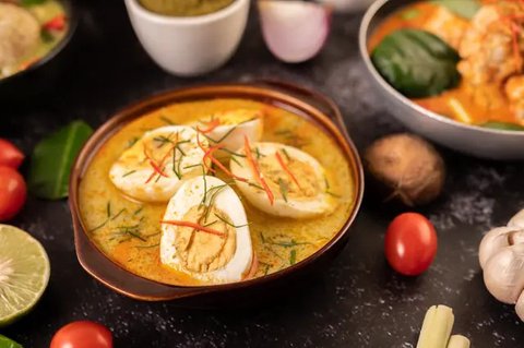 Ilustrasi Gulai Kepala Ikan. Photo by Jcomp on Freepik