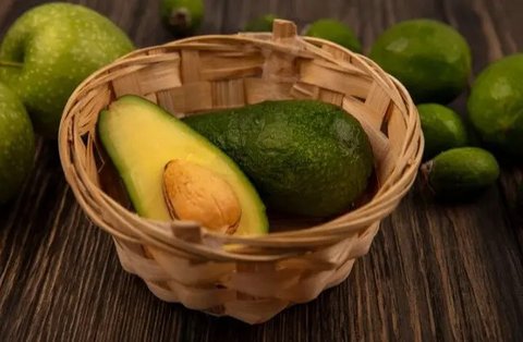 Buah alpukat sangat digemari oleh berbagai kalangan serta banyaknya olahan yang bisa dibuat dari buah alpukat (Foto: Unsplash.com/Gil Ndjouwou)