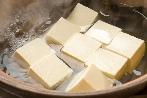 Ilustrasi tahu putih | copyright freepik.com/azerbaijan_stockers