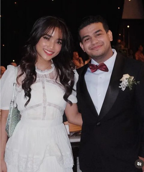 Gaya Fuji An dan Aaliyah Massaid di Acara Ngunduh Mantu Kakak Fadil Jaidi. [@fuji_an/@aaliyah.massaid]