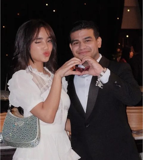 Gaya Fuji An dan Aaliyah Massaid di Acara Ngunduh Mantu Kakak Fadil Jaidi. [@fuji_an/@aaliyah.massaid]