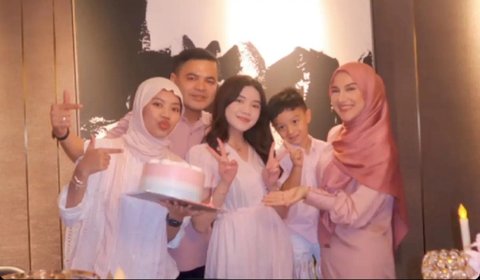 7 Potret Kedekatan Anak Kandung dan Sambung Irish Bella, Akrab Quality Time Bareng