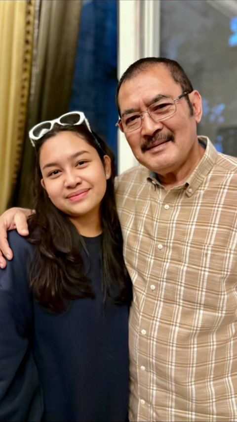 7 Potret Khirani Anak Mayangsari yang Makin Stunning, Kini Berusia 18 Tahun