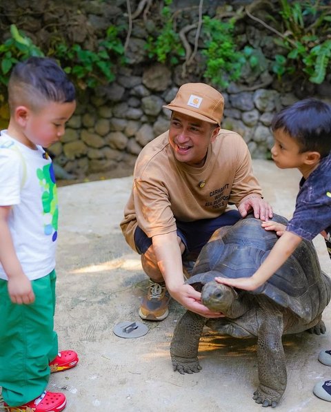 8 potret menarik Irfan Hakim mengajak Rayyanza ke Aviary untuk berkenalan dengan berbagai binatang