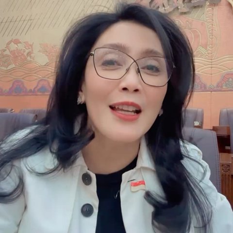 Rieke Diah Pitaloka curhat ke Paus Fransiskus soal kasus korupsi timah. Salah satu tersangka perintangan penyidikan divonis 3 tahun penjara dan denda Rp5.000. (Foto: Dok. Instagram @riekediahp)