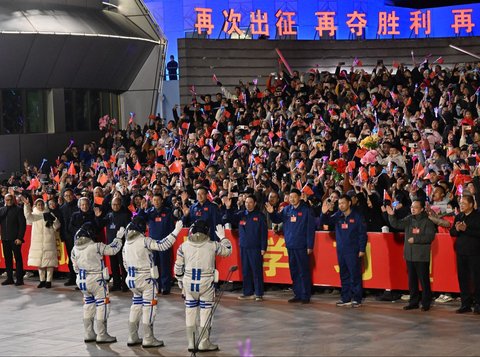 FOTO: Momen China Terbangkan Tiga Astronaut ke Luar Angkasa untuk Misi Ambisius