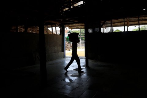 Transisi energi dengan mengganti mesin berbahan bakar solar ke bertenaga listrik turut menekan biaya operasional hingga 30 persen.