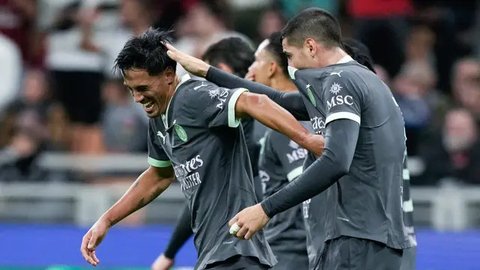 Pemain Timnas Belanda, Tijjani Reijnders, melakukan selebrasi setelah mencetak gol ke gawang Bosnia dan Herzegovina di laga UEFA Nations League. (AP Photo/Peter Dejong)