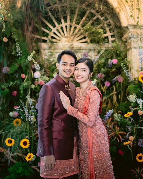 Kini, Febby akan segera membuka lembaran baru dalam hidupnya. Ya, ia resmi bertunangan dengan Drajad Djumantara. Dilansir dari ManadoPost.id, Drajad Djumantara adalah seorang perwira Akpol. Ikuti terus update terbaru tentang Febby dan artis lainnya di KapanLagi. Kalau bukan sekarang, kapan lagi?