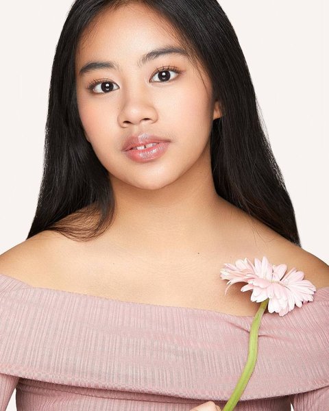 Pada pemotretan terbarunya, Diarra tampak memukau dengan pesona dan aura yang kuat, memperlihatkan bakat yang semakin matang.