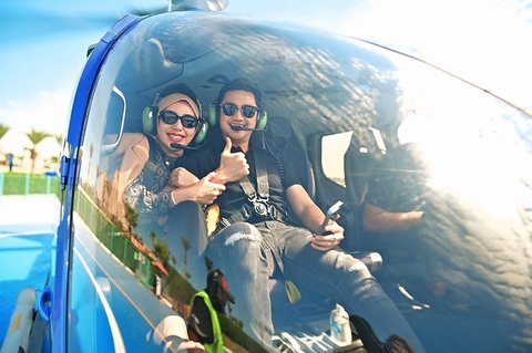 9 Foto Angga Wijaya, Mantan Suami Dewi Perssik, Berlibur Naik Helikopter Bersama Istri, Terlihat Sangat Bahagia