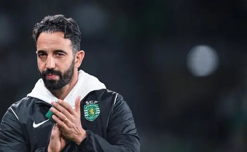 Barisan depan skuad Portugal (Kiri ke Kanan): gelandang Joao Moutinho, bek Fabio Coentrao, bek Silvio, gelandang Ruben Amorim, dan gelandang Valera. Baris kedua: Penjaga gawang Portugal Ed