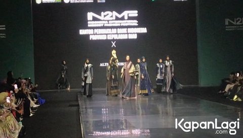 Paula Verhoeven Tetap Anggun di Catwalk Meski Menghadapi Masalah Tumah Tangga