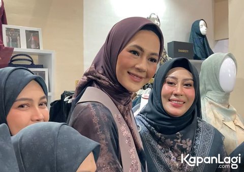 Paula Verhoeven Tetap Anggun di Catwalk Meski Menghadapi Masalah Tumah Tangga