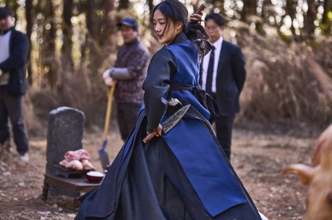 Exhuma Dominasi Hampir di Semua Nominasi Blue Dragon Film Awards 2024, Kira-kira Siapa Pemenangnya?