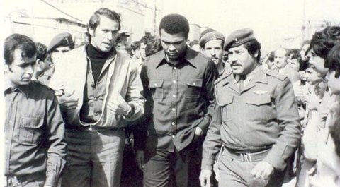 VIDEO Petinju Legendaris Muhammad Ali Pernah Salat Diimami Pemimpin Hizbullah Naim Qassem