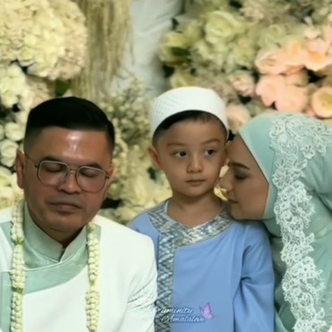 Potret Keakraban Anak Irish Bella dan Haldy Sabri dari CCTV Rumah saat Ditinggal Syuting, Asik Tiduran Sambil Main HP