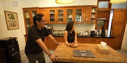 Tinggal di Rumah Kontrakan, 8 Potret Dapur Sophia Latjuba yang Bernuansa Klasik Serba Kayu - Unik Ada Mini Bar