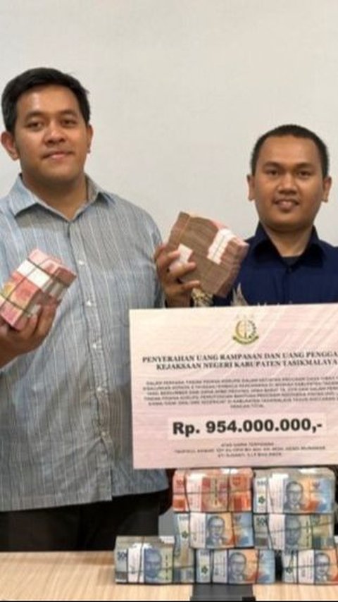 Kejari Kab Tasikmalaya Serahkan Uang Rampasan dan Pengganti  dari Tipikor Senilai Rp954 juta ke Kas Negara