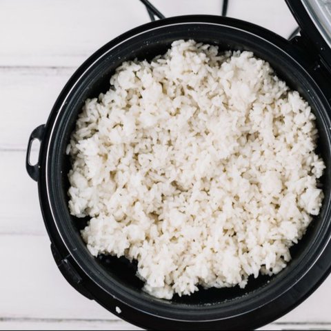 Ilustrasi nasi dalam rice cooker