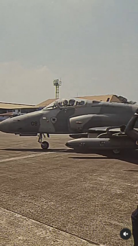 Potret Gagah Pilot The Black Panther Latihan Jelang HUT Ke-79 TNI