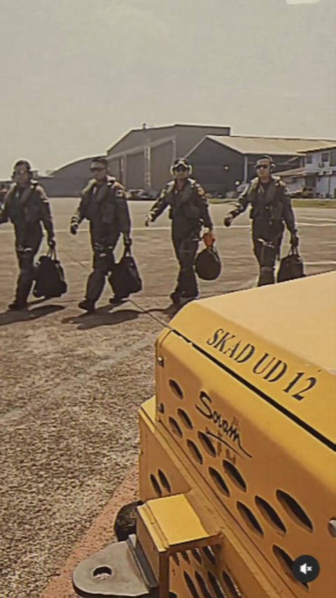 Potret Gagah Pilot The Black Panther Latihan Jelang HUT Ke-79 TNI