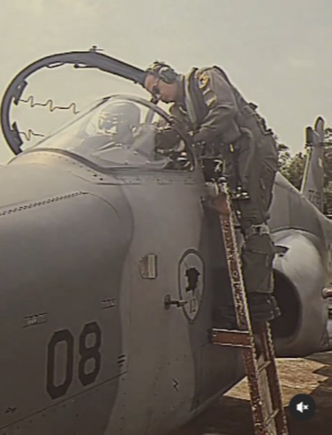 Potret Gagah Pilot The Black Panther Latihan Jelang HUT Ke-79 TNI