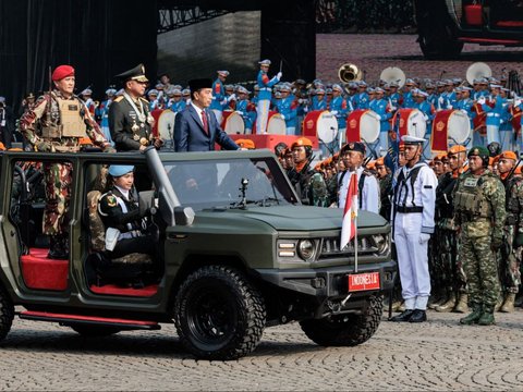 FOTO: Momen Terakhir Jokowi Pimpin Peringatan HUT TNI sebagai Presiden, Sempat Ucapkan Terima Kasih ke Prabowo