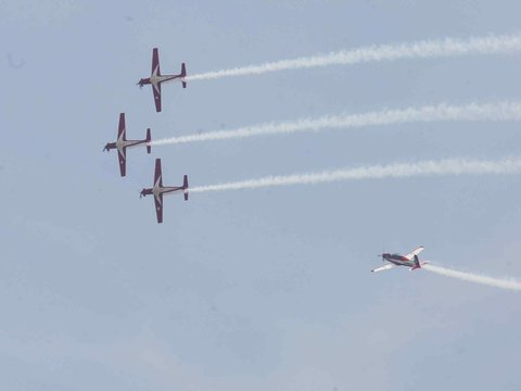 FOTO: Gagahnya Altusista hingga Jet Tempur Pamer Kekuatan di HUT TNI, Bikin Ribuan Masyarakat Terpukau