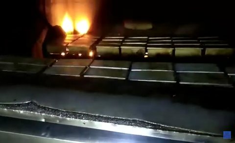 Pemanggangan roti rumahan di Sentra roti Babakan Rahayu Bandung