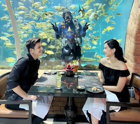 8 Momen Romantis Glenca Chysara dan Rendi John - Keseruan Liburan di Bali dan Waktu Santai di Rumah