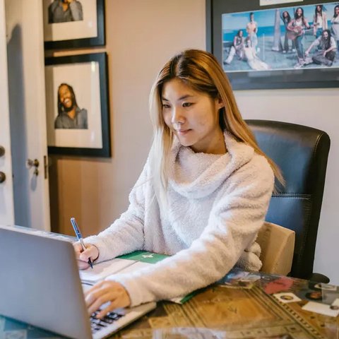 Ilustrasi Penggunaan Laptop Credit: pexels.com/Christina