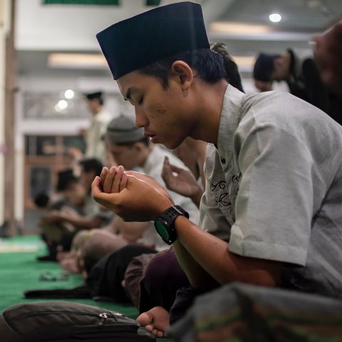 Ilustrasi doa, ibadah, muslim, Islam. (Photo by Masjid Pogung Dalangan on Unsplash)